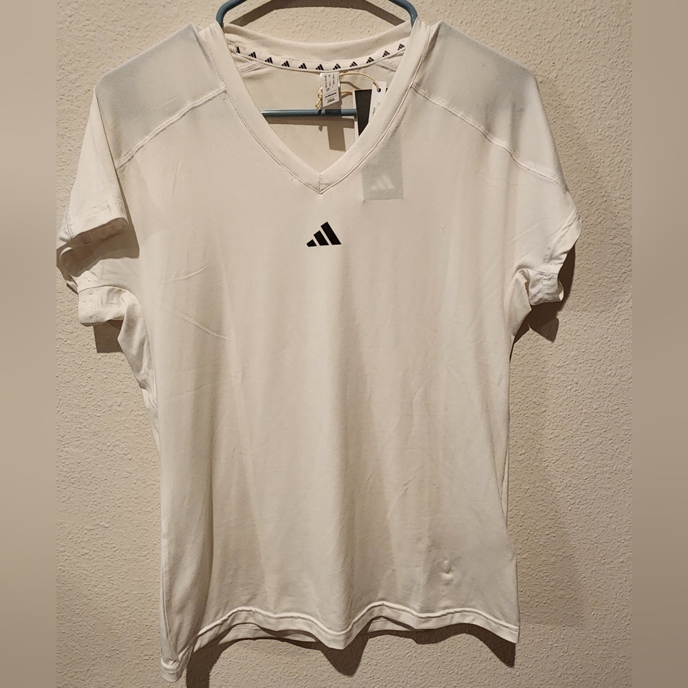 Adidas t-shirt size medium
